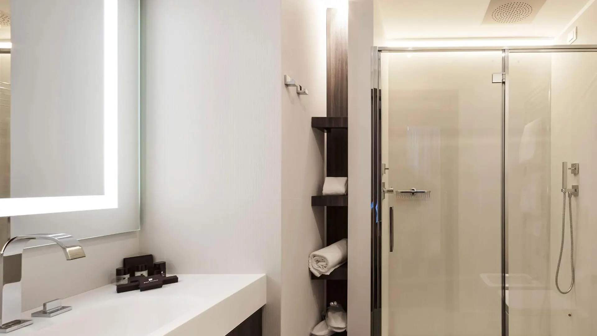**** Hotel Hyatt Centric Milan Centrale Italy