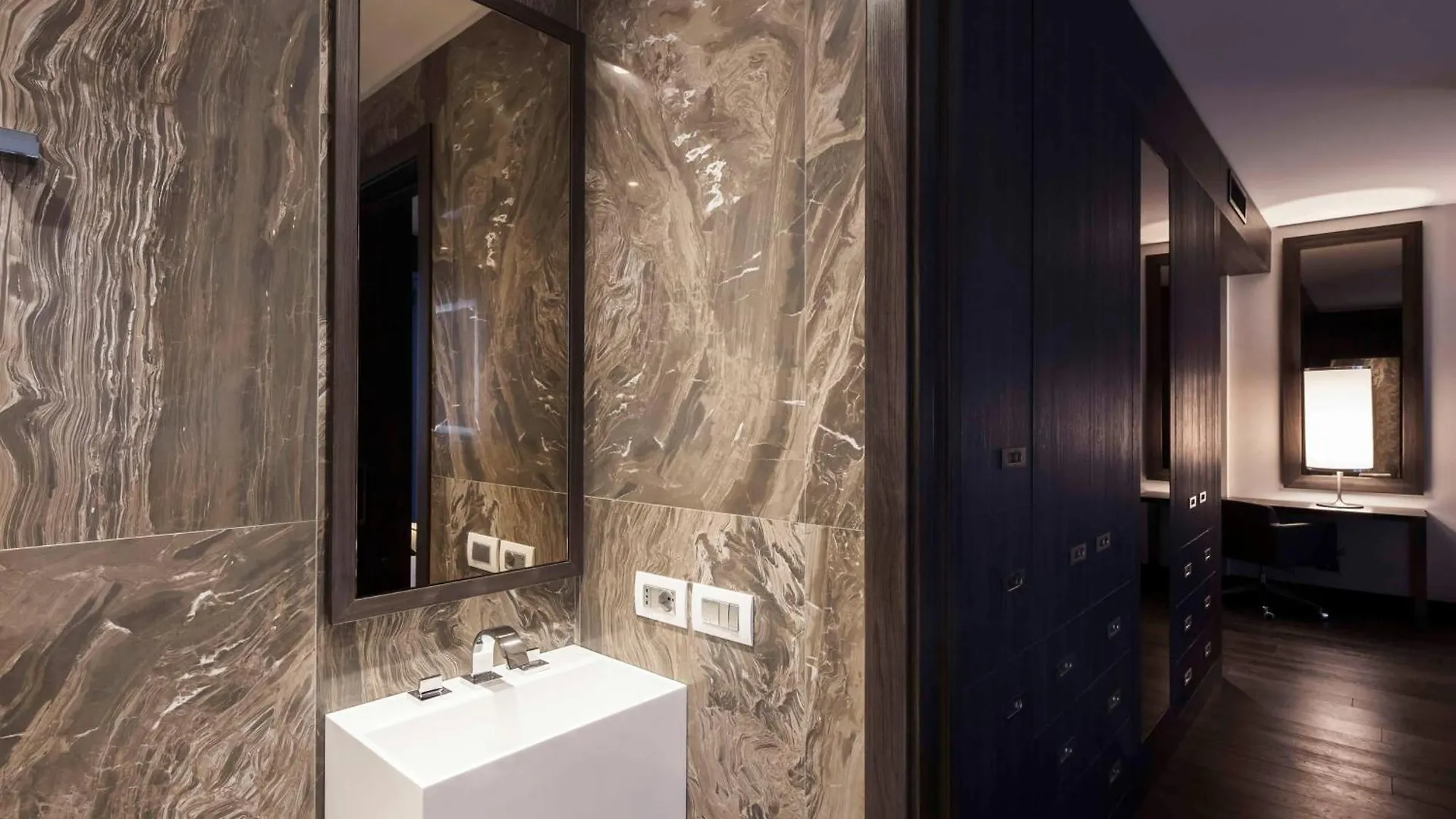 Hyatt Centric Milan Centrale 4*,  Italia